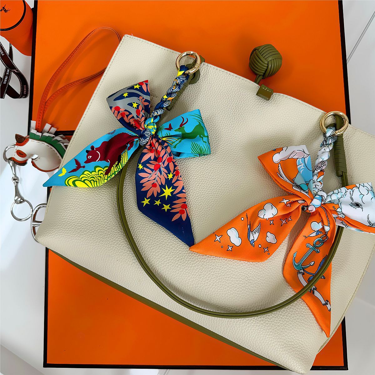 Women Bags Ysl - Kadınlar için Zarif İpek Eşarp Fiyonk