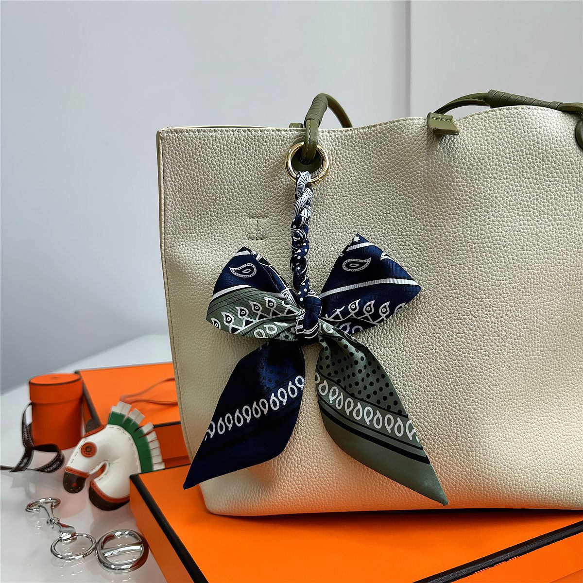 Kadınlar için Zarif İpek Eşarp - Women Bags Ysl incelemesi ve fiyatı